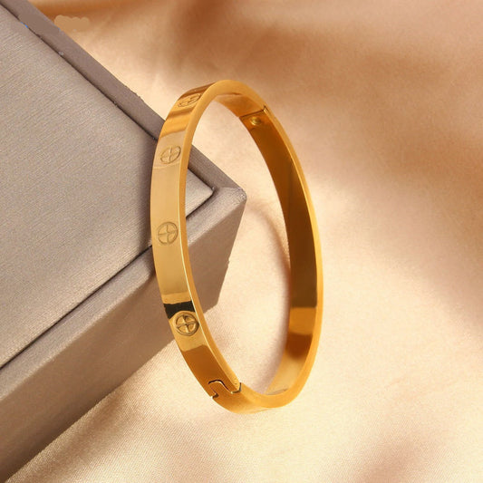 LIORA Flat Gold Bangle