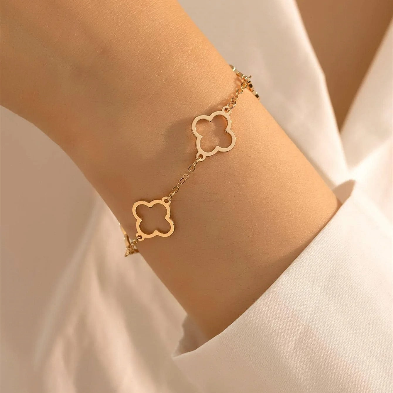 SOLENE Lucky French Hollow Clover