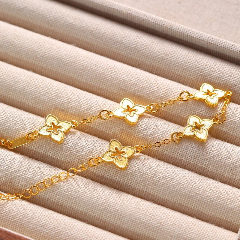 AMARISSE Golden 4 Leaf Clover Bracelet