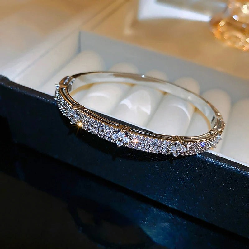 THALORA Iced Flower Bracelet