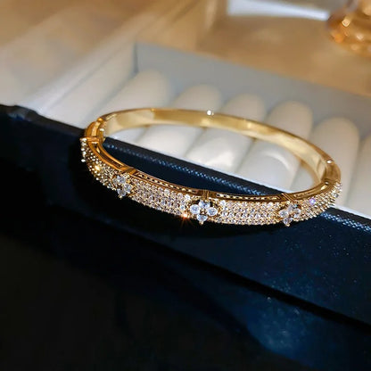 THALORA Iced Flower Bracelet