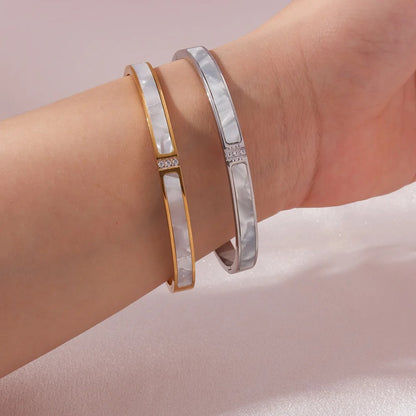ELARA Pearly White Gold Bangle