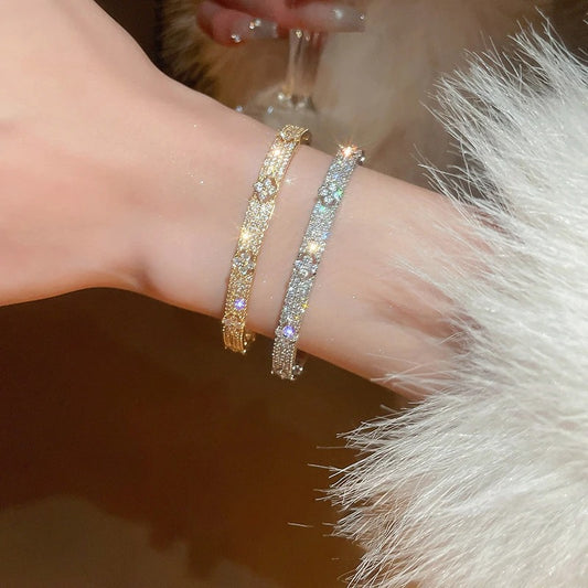 THALORA Iced Flower Bracelet